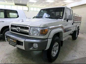 Toyota  Land Cruiser  LX  2021  Manual  4,000 Km  6 Cylinder  Four Wheel Drive (4WD)  Pick Up  White  With Warranty