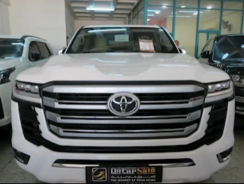 Toyota  Land Cruiser  VX Twin Turbo  2022  Automatic  44,000 Km  6 Cylinder  Four Wheel Drive (4WD)  SUV  White  With Warranty