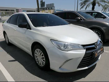 Toyota  Camry  GL  2016  Automatic  220,000 Km  4 Cylinder  Front Wheel Drive (FWD)  Sedan  White