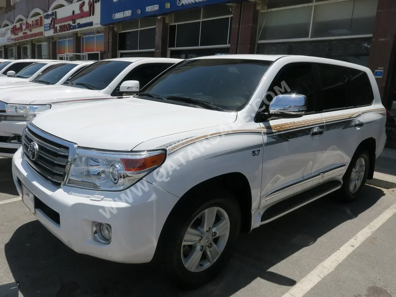  Toyota  Land Cruiser  VXR  2013  Automatic  319,000 Km  8 Cylinder  Four Wheel Drive (4WD)  SUV  White  With Warranty