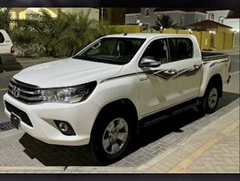 Toyota  Hilux  2016  Manual  261,000 Km  4 Cylinder  All Wheel Drive (AWD)  Pick Up  White
