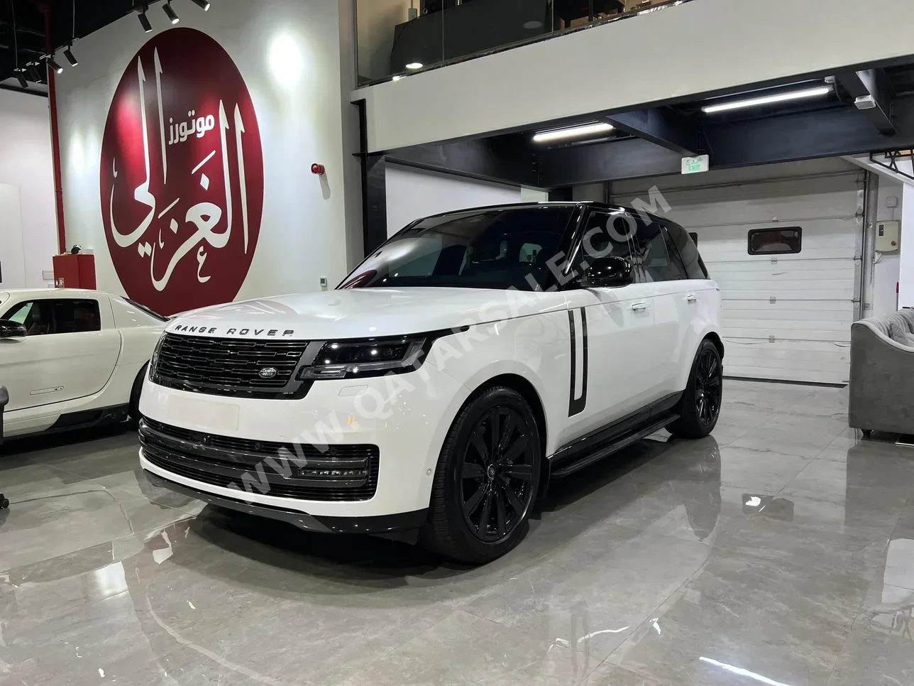  Land Rover  Range Rover  Vogue HSE  2023  Automatic  19,000 Km  8 Cylinder  Four Wheel Drive (4WD)  SUV  White  With Warranty