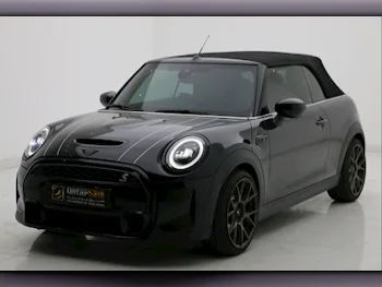 Mini  Cooper  S  2023  Automatic  22,000 Km  4 Cylinder  Front Wheel Drive (FWD)  Convertible  Black  With Warranty
