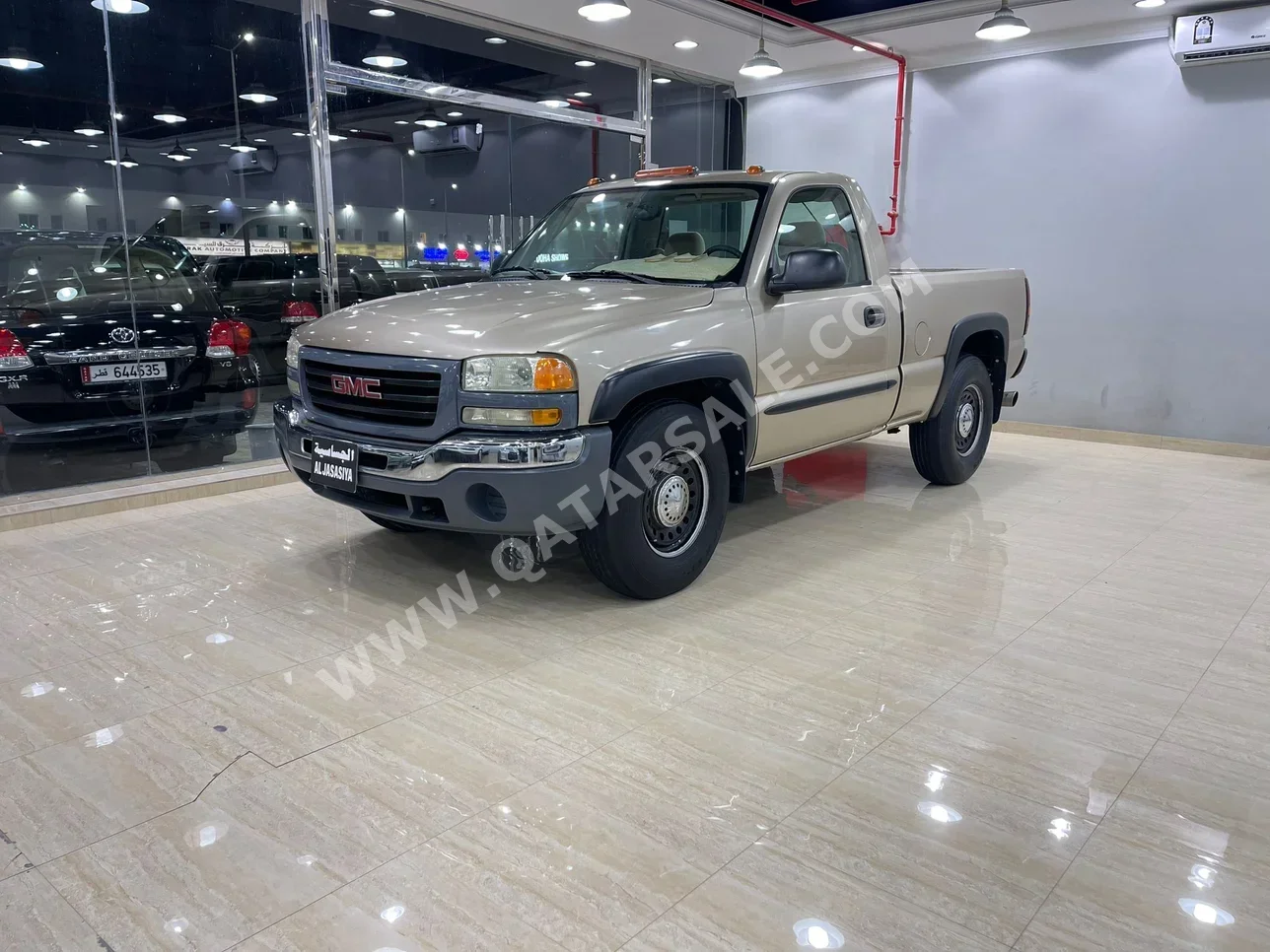 GMC  Sierra  2005  Manual  255,000 Km  8 Cylinder  Four Wheel Drive (4WD)  Pick Up  Gold
