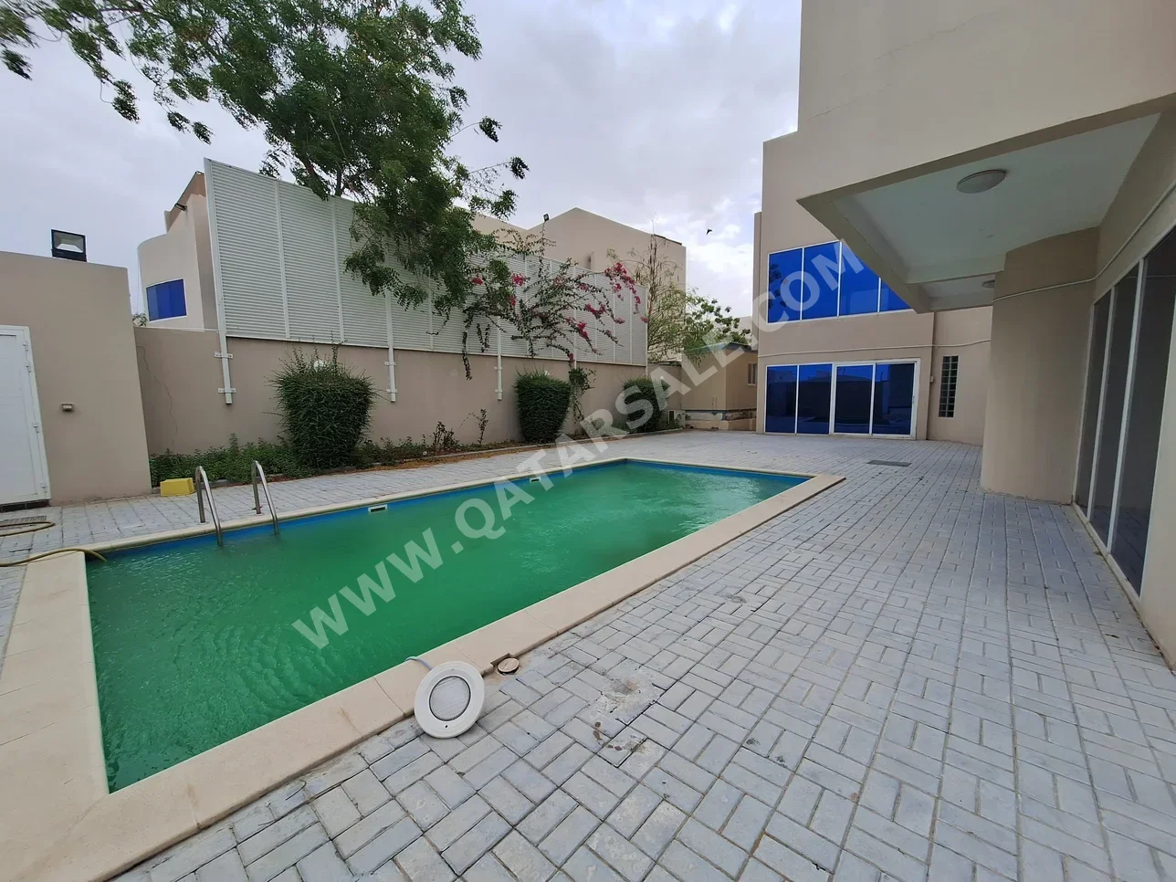 Family Residential  - Semi Furnished  - Doha  - Al Markhiya  - 6 Bedrooms
