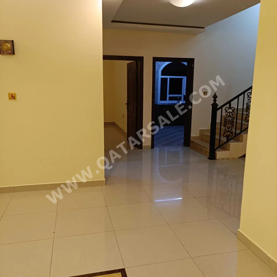 Family Residential  - Not Furnished  - Umm Salal  - Izghawa  - 6 Bedrooms