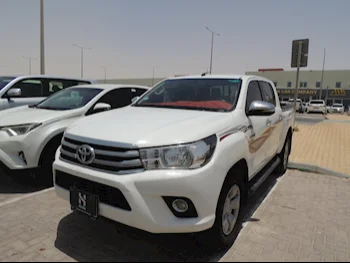 Toyota  Hilux  SR5  2017  Manual  190,000 Km  4 Cylinder  Four Wheel Drive (4WD)  Pick Up  White