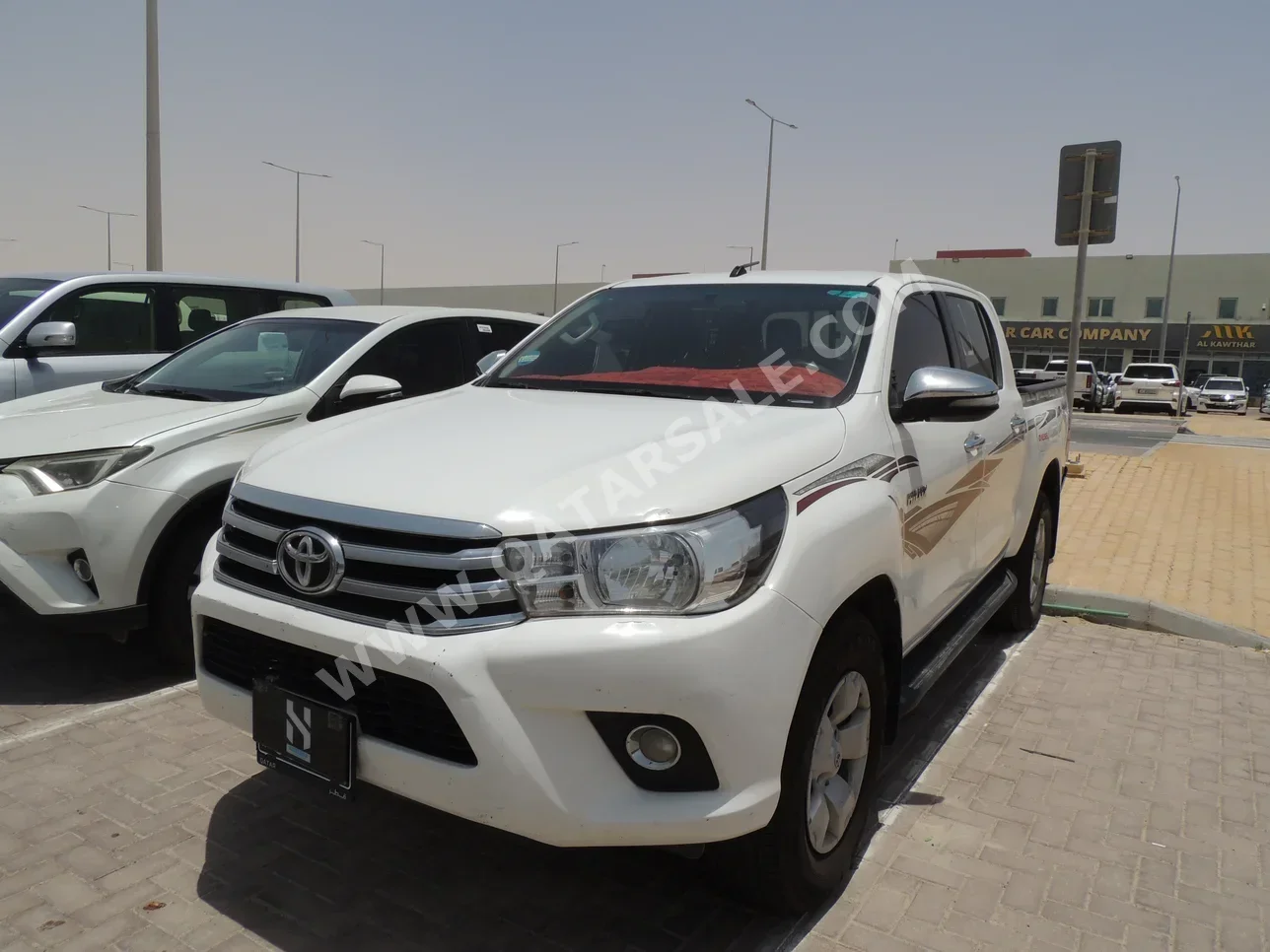 Toyota  Hilux  SR5  2017  Manual  190,000 Km  4 Cylinder  Four Wheel Drive (4WD)  Pick Up  White