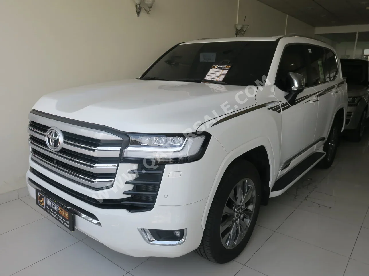 Toyota  Land Cruiser  VX Twin Turbo  2024  Automatic  8,000 Km  6 Cylinder  Four Wheel Drive (4WD)  SUV  White  With Warranty