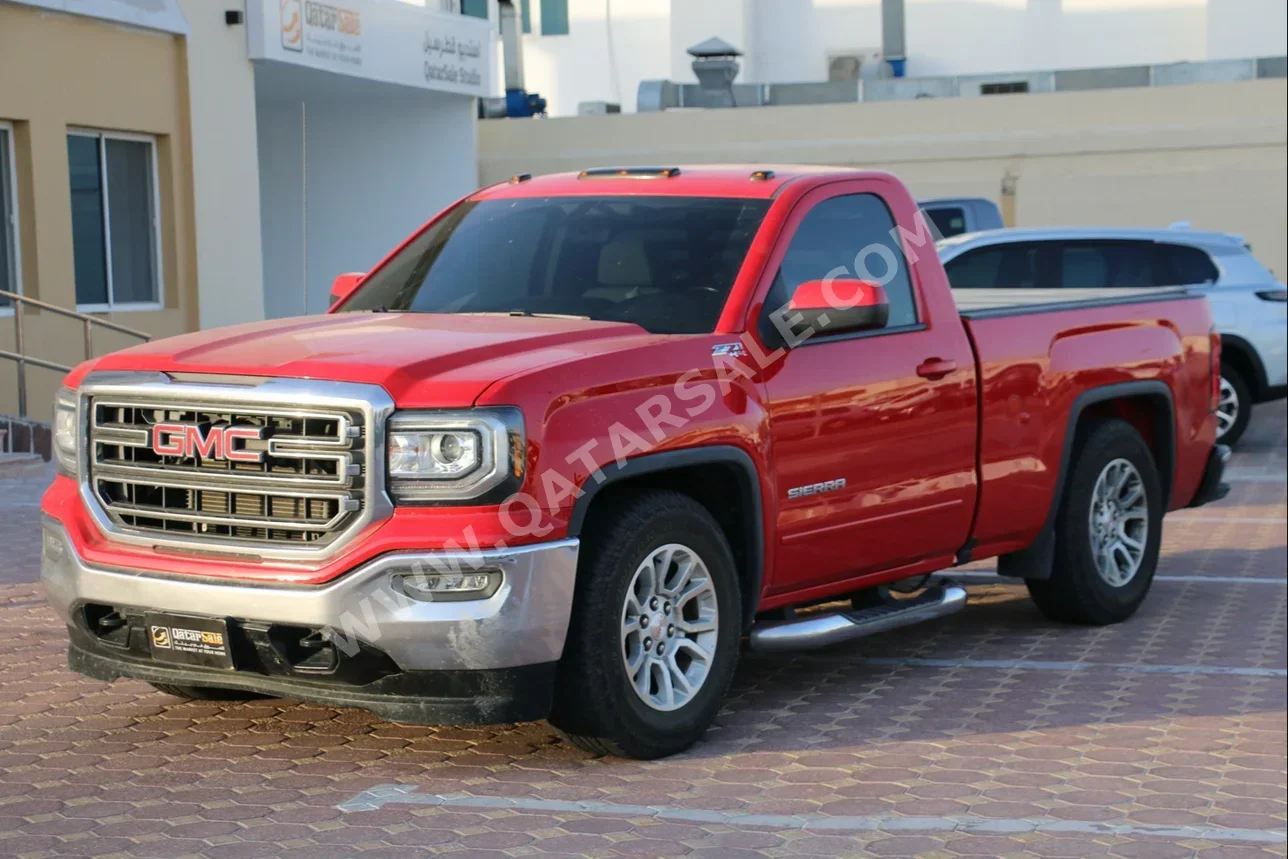 GMC  Sierra  1500  2016  Automatic  272,000 Km  8 Cylinder  Four Wheel Drive (4WD)  Pick Up  Red