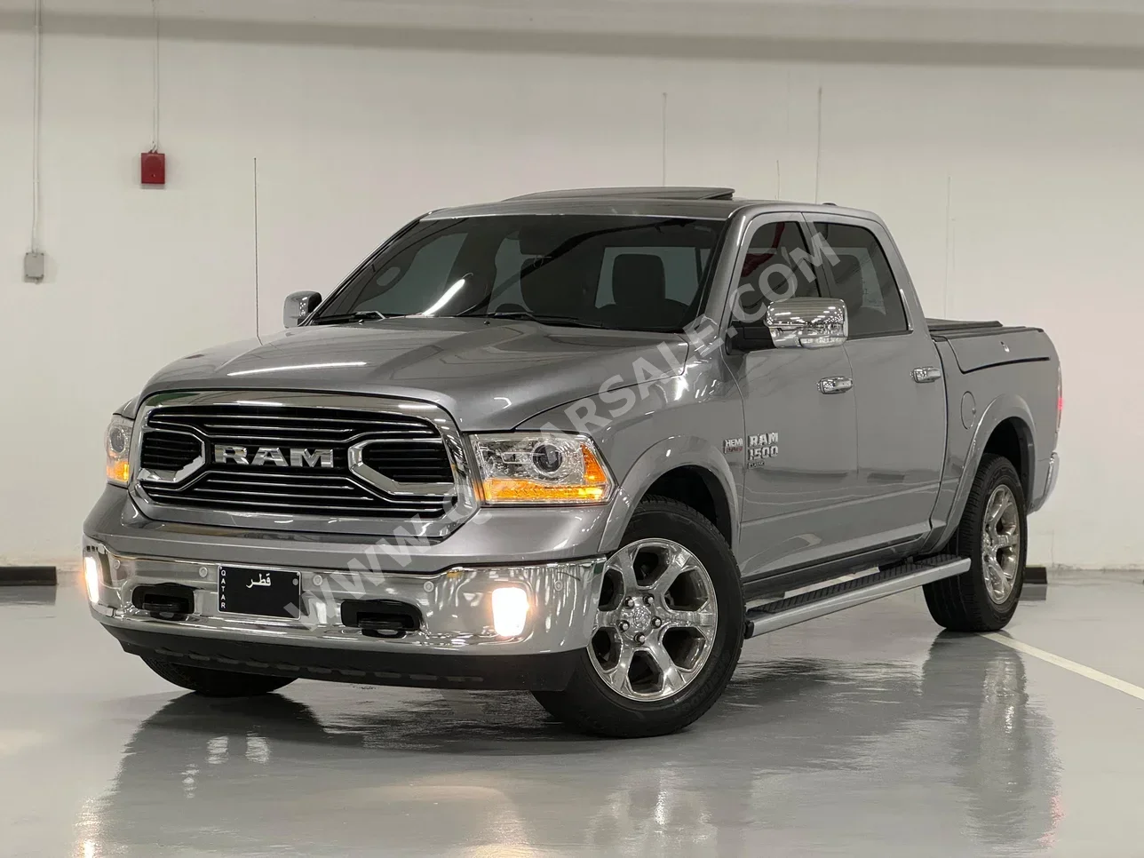 Dodge  Ram  1500 Classic  2020  Automatic  29,900 Km  8 Cylinder  Four Wheel Drive (4WD)  Pick Up  Gray  With Warranty