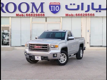 GMC  Sierra  2014  Automatic  203,000 Km  8 Cylinder  Four Wheel Drive (4WD)  Pick Up  Silver