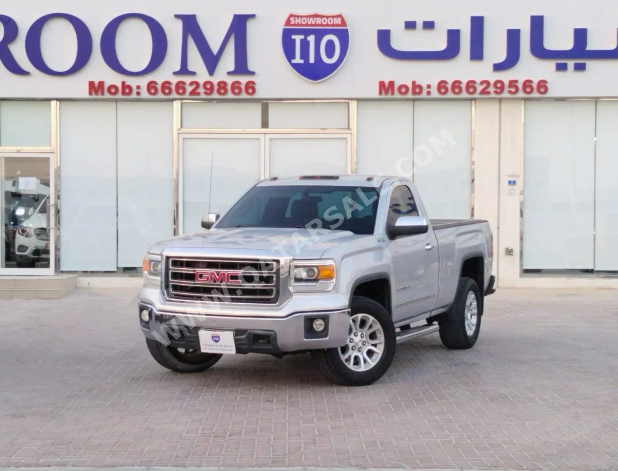 GMC  Sierra  2014  Automatic  203,000 Km  8 Cylinder  Four Wheel Drive (4WD)  Pick Up  Silver