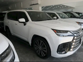 Lexus  LX  600 Luxury  2022  Automatic  40٬000 Km  6 Cylinder  Front Wheel Drive (FWD)  SUV  White  With Warranty