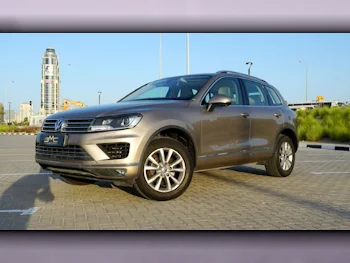 Volkswagen  Touareg  Sport  2016  Automatic  55,000 Km  6 Cylinder  All Wheel Drive (AWD)  SUV  Beige