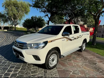 Toyota  Hilux  4 Cylinder  Truck  Pearl  2024