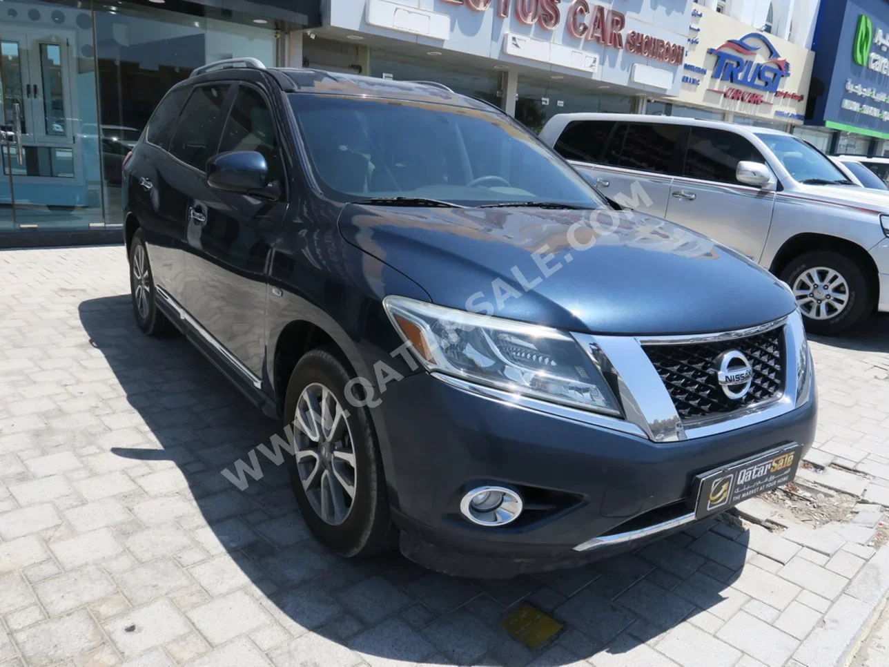 Nissan  Pathfinder  2014  Automatic  107,000 Km  6 Cylinder  Four Wheel Drive (4WD)  SUV  Gray
