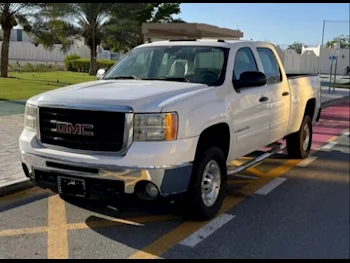 GMC  Sierra  2500 HD  2007  Automatic  170,000 Km  8 Cylinder  Four Wheel Drive (4WD)  Pick Up  White