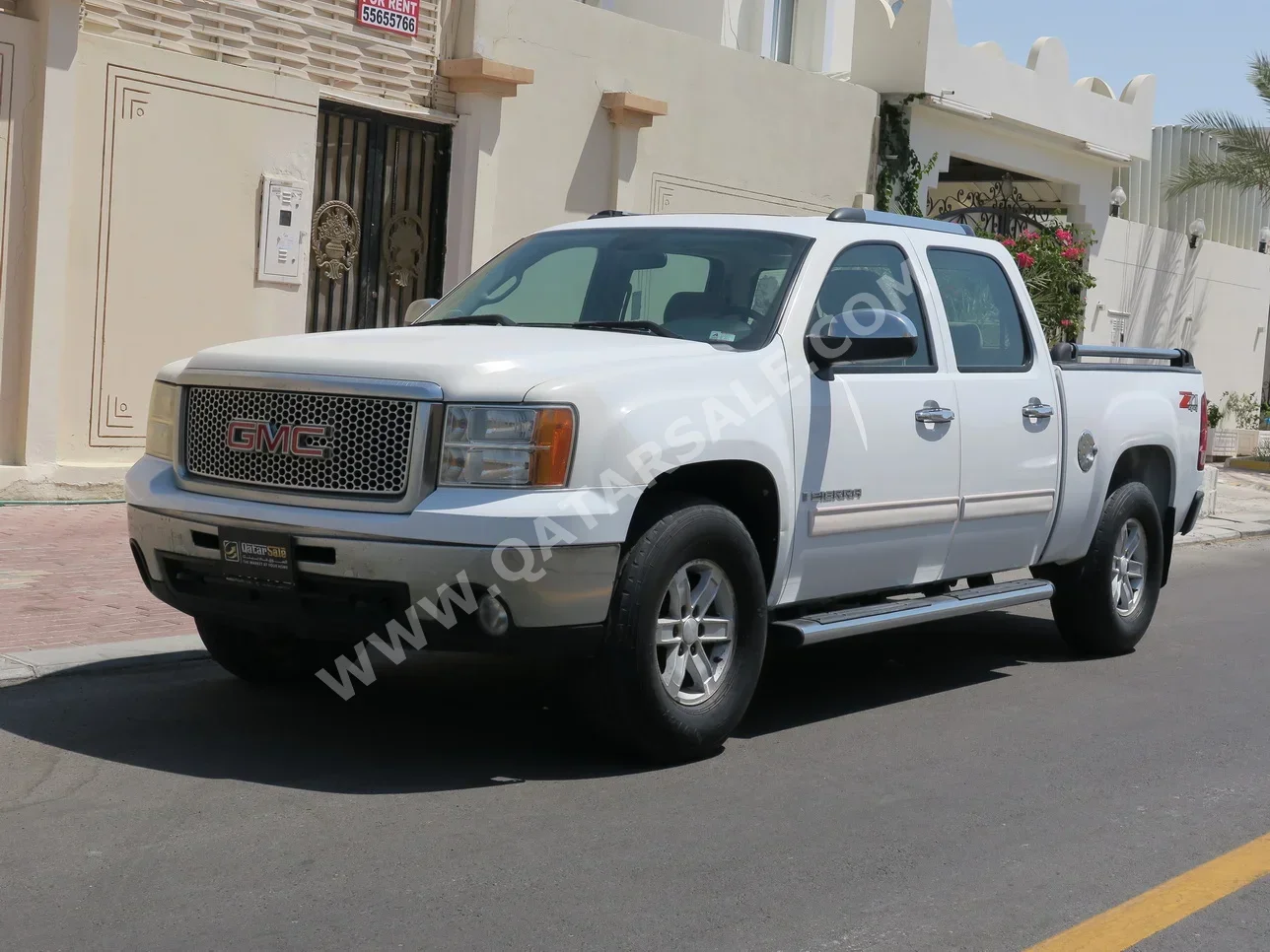 GMC  Sierra  2009  Automatic  177,000 Km  8 Cylinder  Four Wheel Drive (4WD)  Pick Up  White