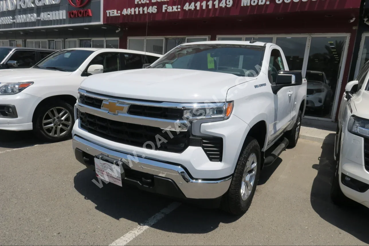 Chevrolet  Silverado  LT  2024  Automatic  0 Km  8 Cylinder  Four Wheel Drive (4WD)  Pick Up  White  With Warranty