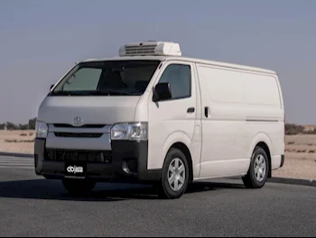 Toyota  Hiace  2018  Manual  214,000 Km  4 Cylinder  Rear Wheel Drive (RWD)  Van / Bus  White