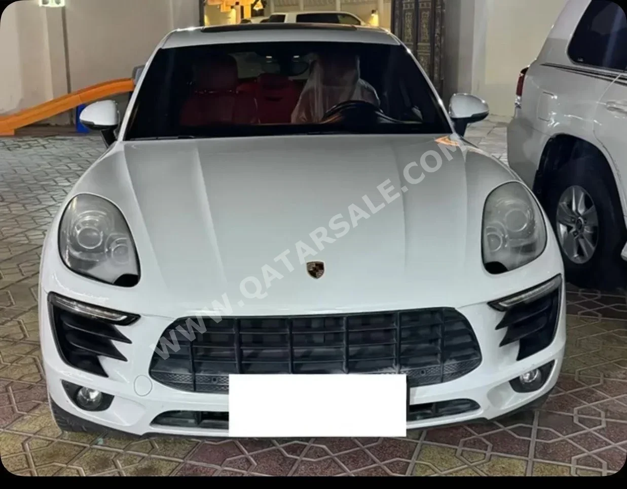 Porsche  Macan  S  2015  Automatic  200,000 Km  6 Cylinder  Four Wheel Drive (4WD)  SUV  Pearl Matte  With Warranty