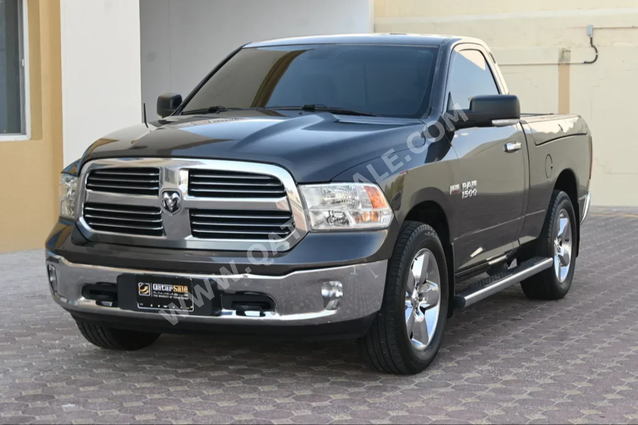 Dodge  Ram  1500  2017  Automatic  85,000 Km  8 Cylinder  Four Wheel Drive (4WD)  Pick Up  Gray