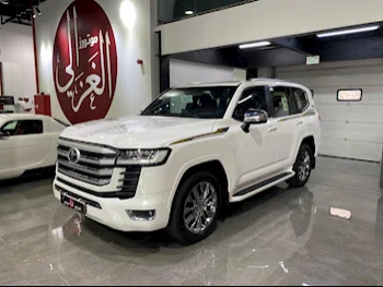 Toyota  Land Cruiser  VXR Twin Turbo  2022  Automatic  17,000 Km  6 Cylinder  Four Wheel Drive (4WD)  SUV  White  With Warranty