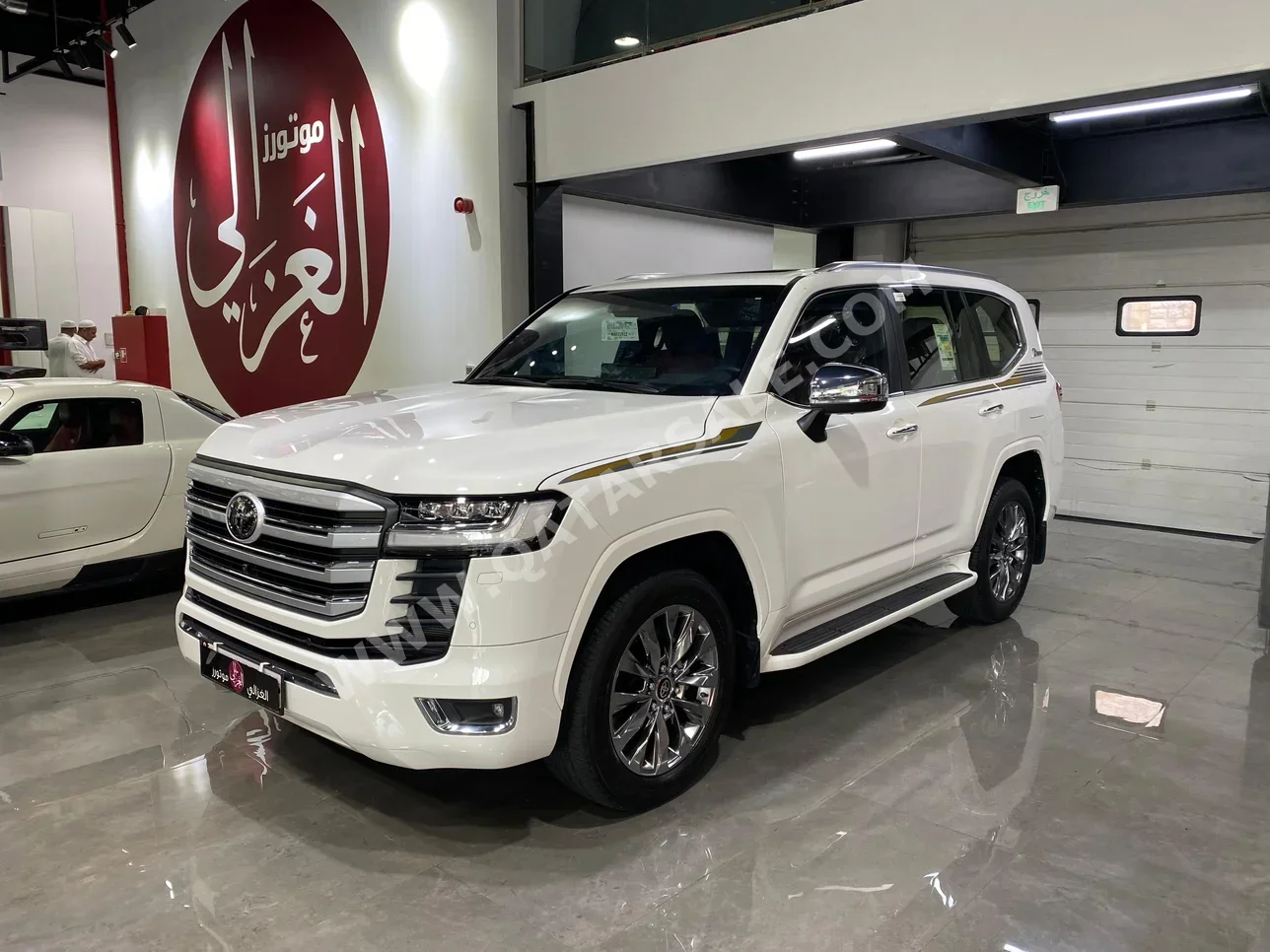 Toyota  Land Cruiser  VXR Twin Turbo  2022  Automatic  17,000 Km  6 Cylinder  Four Wheel Drive (4WD)  SUV  White  With Warranty