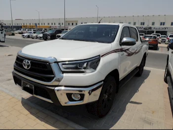 Toyota  Hilux  SR5  2022  Automatic  102,000 Km  4 Cylinder  Four Wheel Drive (4WD)  Pick Up  White
