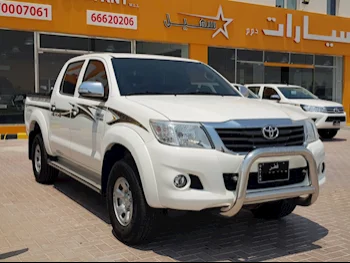 Toyota  Hilux  2015  Automatic  91,000 Km  4 Cylinder  Four Wheel Drive (4WD)  Pick Up  White