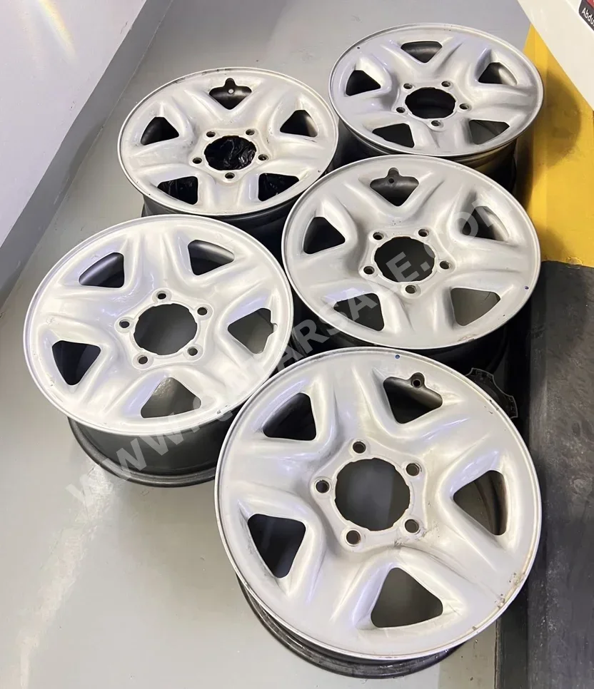 Wheel Rims 17''  5  Steel  Silver  2019  GXR  4 /  Toyota
