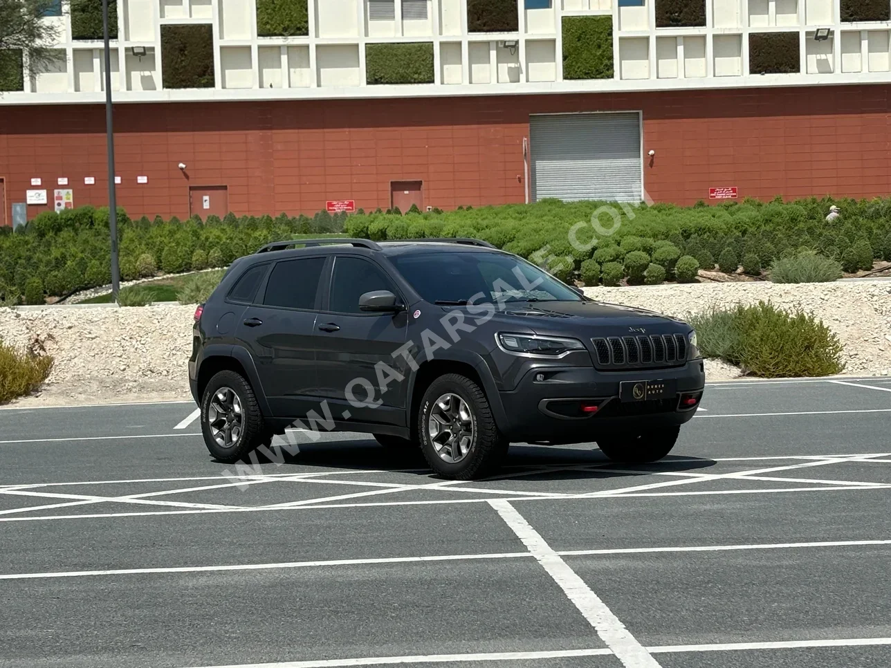 Jeep  Cherokee  TrailHawk  2019  Automatic  60,000 Km  6 Cylinder  Four Wheel Drive (4WD)  SUV  Gray