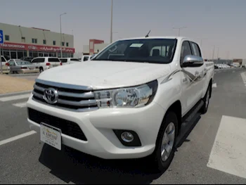 Toyota  Hilux  SR5  2017  Automatic  43,000 Km  4 Cylinder  Four Wheel Drive (4WD)  Pick Up  White