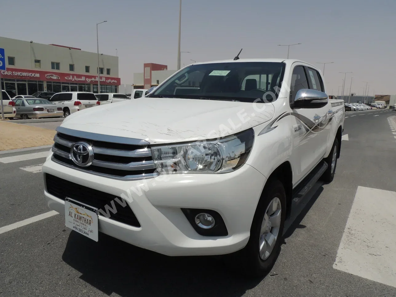 Toyota  Hilux  SR5  2017  Automatic  43,000 Km  4 Cylinder  Four Wheel Drive (4WD)  Pick Up  White