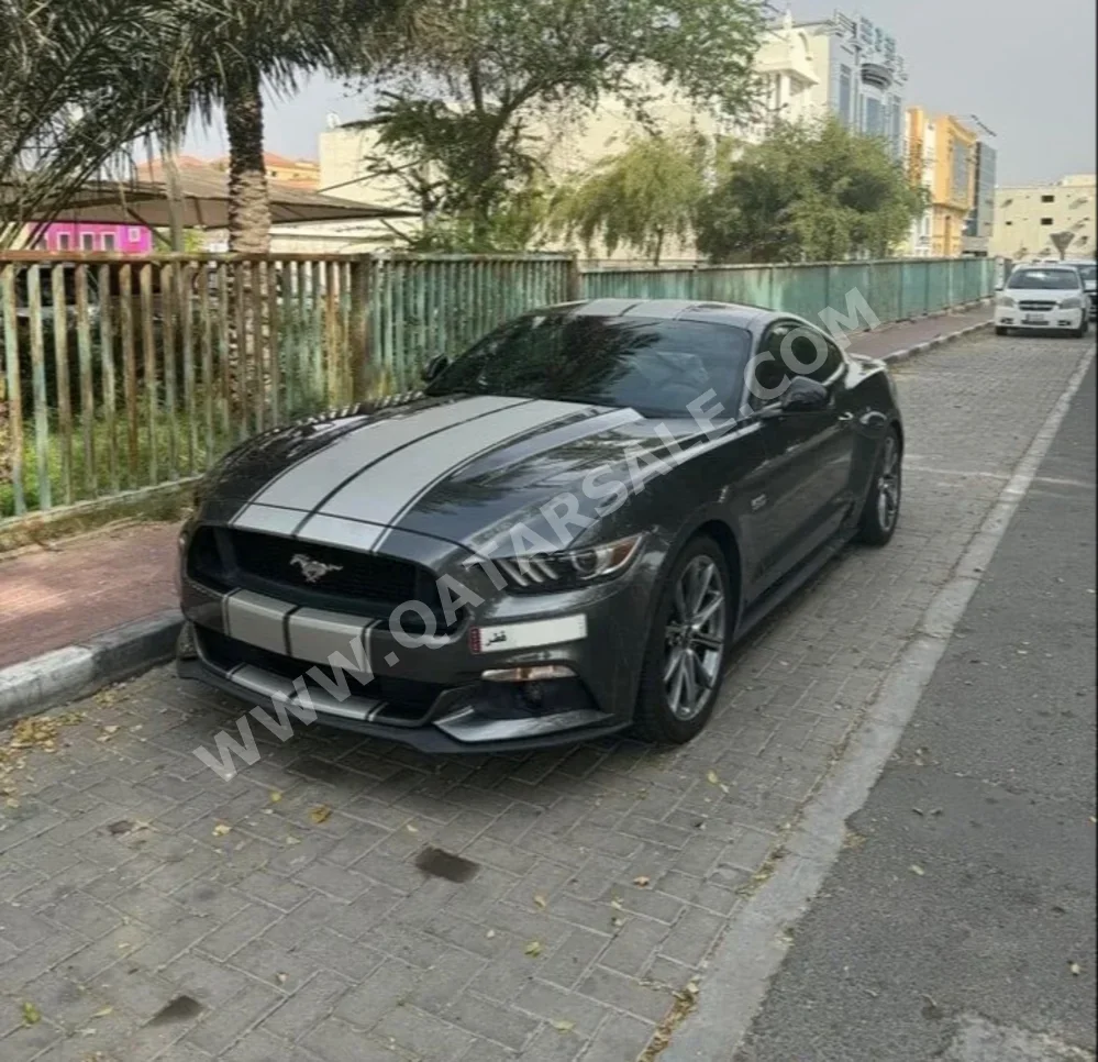 Ford  Mustang  GT  2016  Automatic  30,000 Km  8 Cylinder  Rear Wheel Drive (RWD)  Coupe / Sport  Gray