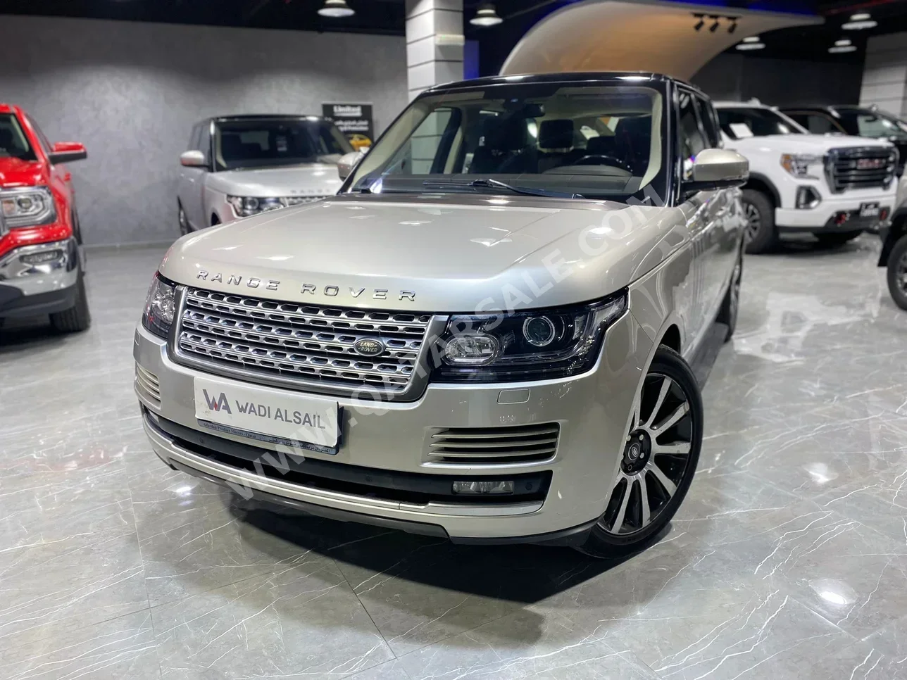 Land Rover  Range Rover  Vogue  2016  Automatic  115,000 Km  8 Cylinder  Four Wheel Drive (4WD)  SUV  Gold