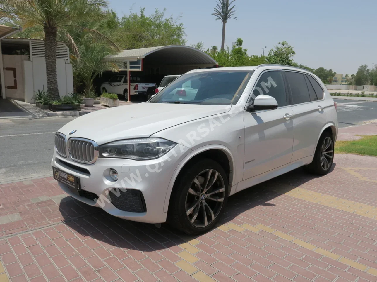 BMW  X-Series  X5  2015  Automatic  77,000 Km  8 Cylinder  Four Wheel Drive (4WD)  SUV  White