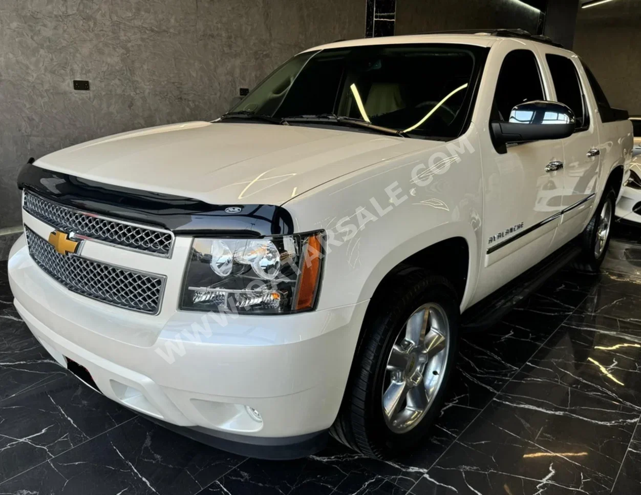 Chevrolet  Avalanche  LTZ  2012  Automatic  11,000 Km  8 Cylinder  Four Wheel Drive (4WD)  Pick Up  White