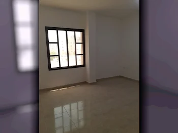 2 غرف نوم  شقة  للايجار  في الدوحة -  فريج عبد العزيز  نصف مفروشة