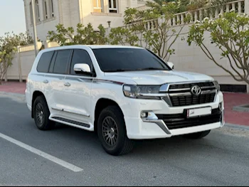 Toyota  Land Cruiser  GXR- Grand Touring  2019  Automatic  288,000 Km  8 Cylinder  Four Wheel Drive (4WD)  SUV  White