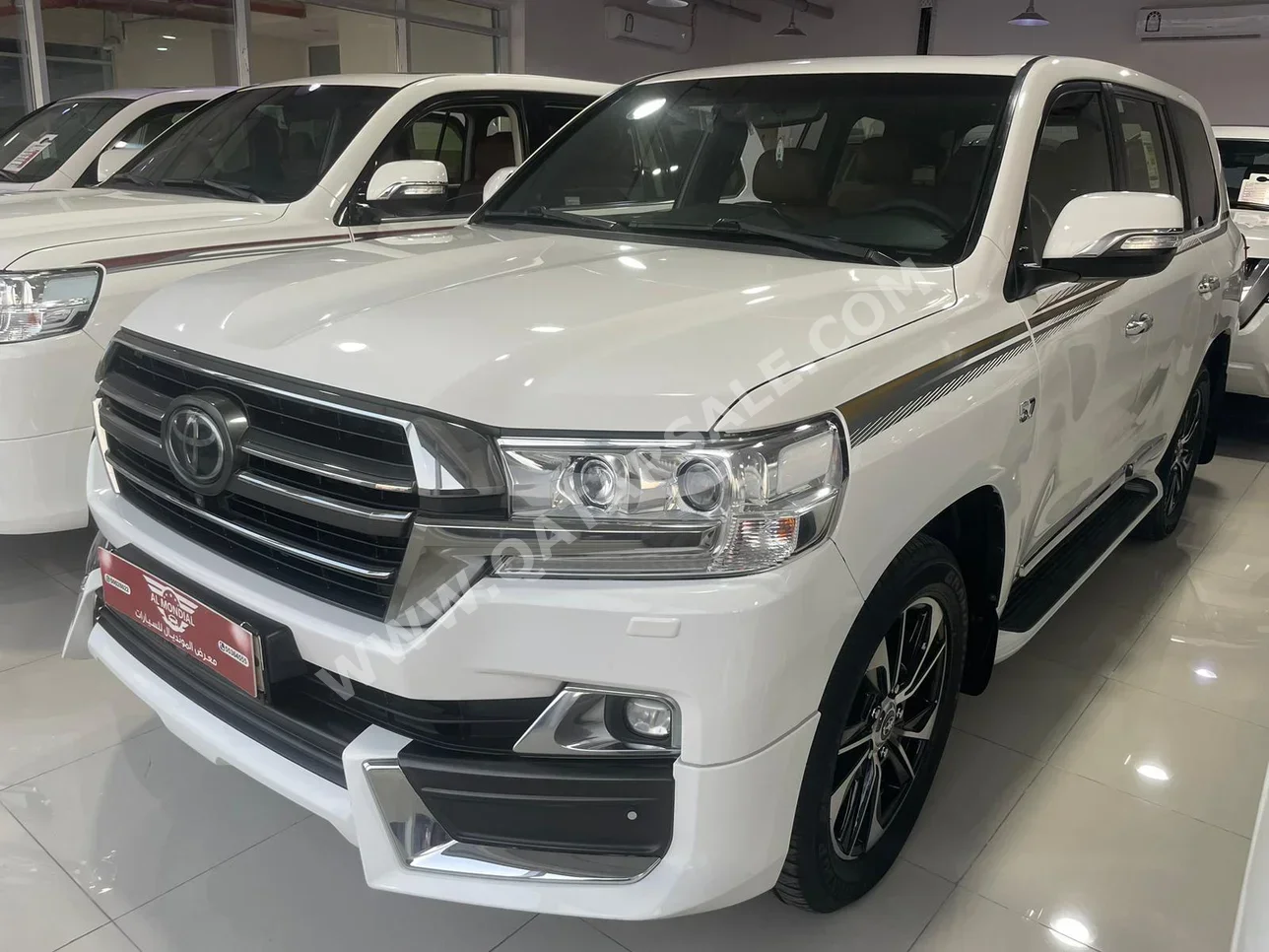 Toyota  Land Cruiser  VXR- Grand Touring S  2020  Automatic  208,000 Km  8 Cylinder  Four Wheel Drive (4WD)  SUV  White