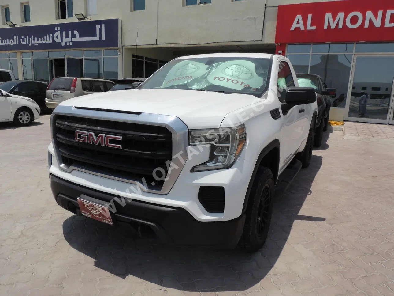 GMC  Sierra  1500  2020  Automatic  140٬000 Km  8 Cylinder  Four Wheel Drive (4WD)  Pick Up  White