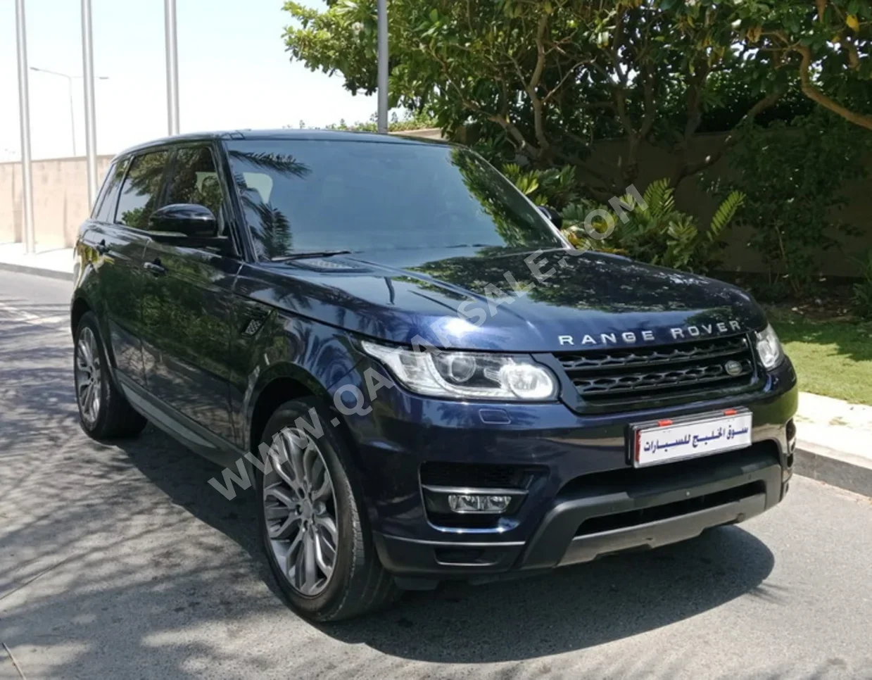 Land Rover  Range Rover  Sport  2016  Automatic  133,000 Km  8 Cylinder  Four Wheel Drive (4WD)  SUV  Dark Blue