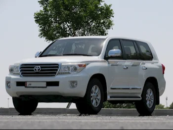 Toyota  Land Cruiser  GXR  2013  Automatic  136,000 Km  8 Cylinder  Four Wheel Drive (4WD)  SUV  Pearl