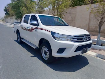 Toyota  Hilux  2022  Automatic  97,000 Km  4 Cylinder  Four Wheel Drive (4WD)  Pick Up  White