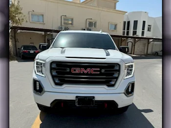 GMC  Sierra  AT4  2022  Automatic  38,000 Km  8 Cylinder  Four Wheel Drive (4WD)  Pick Up  White  With Warranty