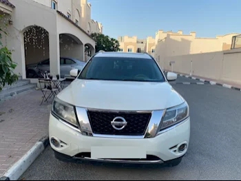 Nissan  Pathfinder  SV  2015  Automatic  140,000 Km  6 Cylinder  Four Wheel Drive (4WD)  SUV  White