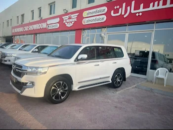 Toyota  Land Cruiser  GXR- Grand Touring  2021  Automatic  194,000 Km  8 Cylinder  Four Wheel Drive (4WD)  SUV  White