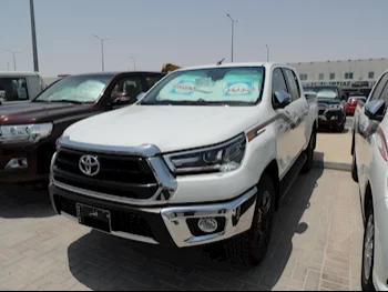 Toyota  Hilux  SR5  2024  Automatic  2,500 Km  4 Cylinder  Four Wheel Drive (4WD)  Pick Up  White  With Warranty